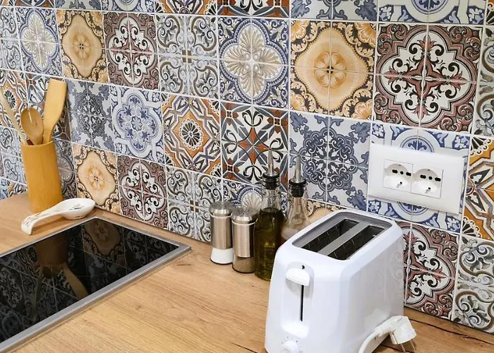 2v1 - Center 1 Apartment *