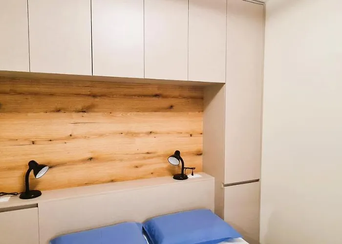 2v1 - Center 1 Apartment *